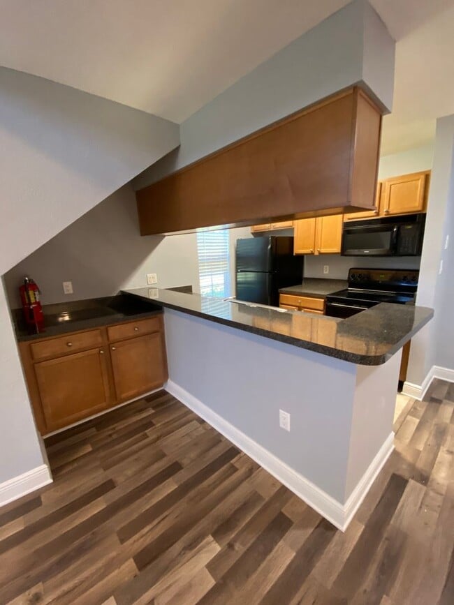 Photo - 305 Lake Parsons Green