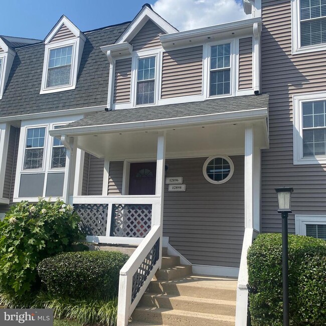 Building Photo - 12896 Grays Pointe Rd Unit 12896B Rental