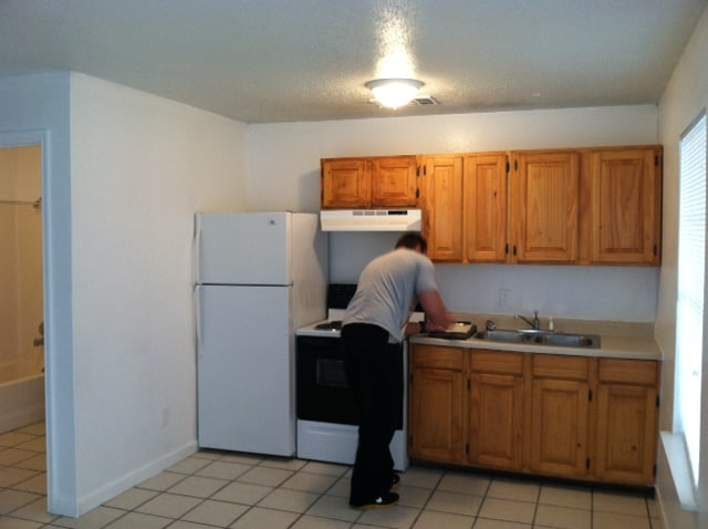 Kitchen - 1317 Delgado St Unit 303