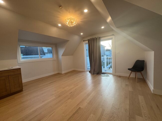 Photo - 12 Sewall Ave Unit 3