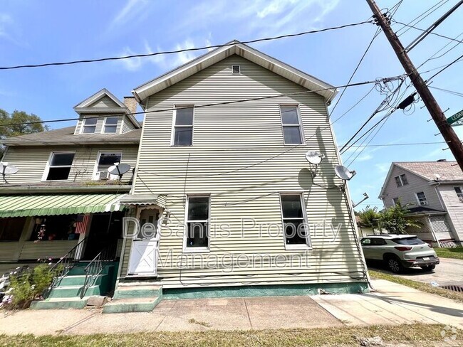 Building Photo - 17 N Cedar St Rental