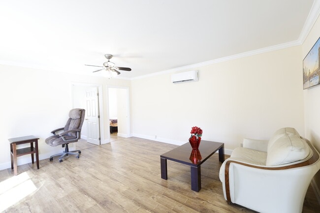 Photo - 18621 Bryant St