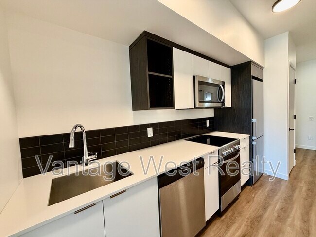 615 Rutland Rd N Unit 101