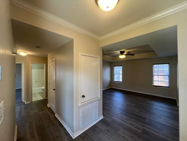 Photo - BRICK HOME QUICK COMMUTE TO CROSSTOWN SOUTH