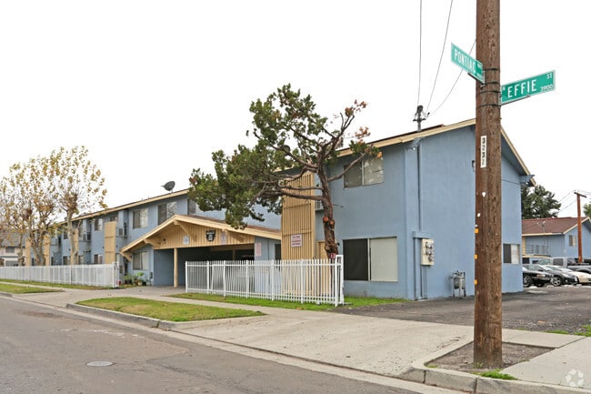 3935 N Effie St