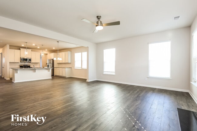 Photo - 562 Hillpark Ln