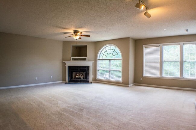 Photo - 624 Ivy Glen Dr