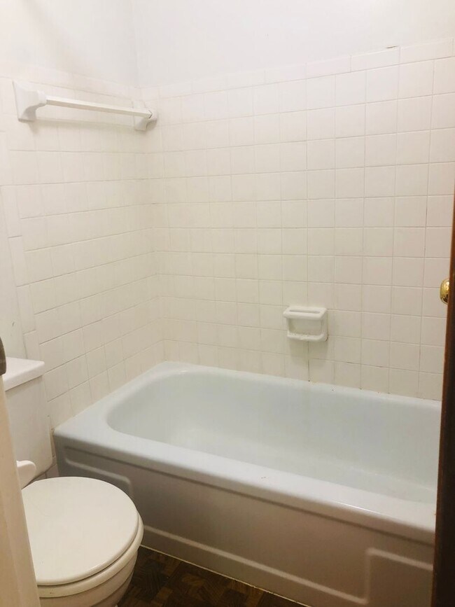 Photo - 2028 Summit St Unit 1