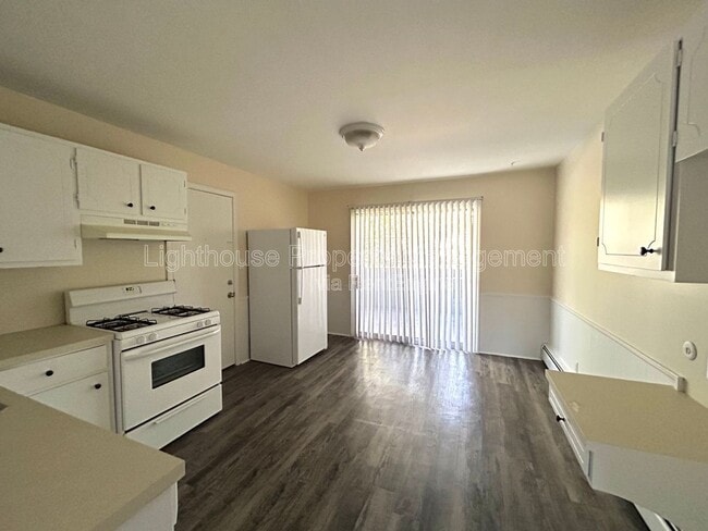 Photo - 143 Exchange St SE Unidad D