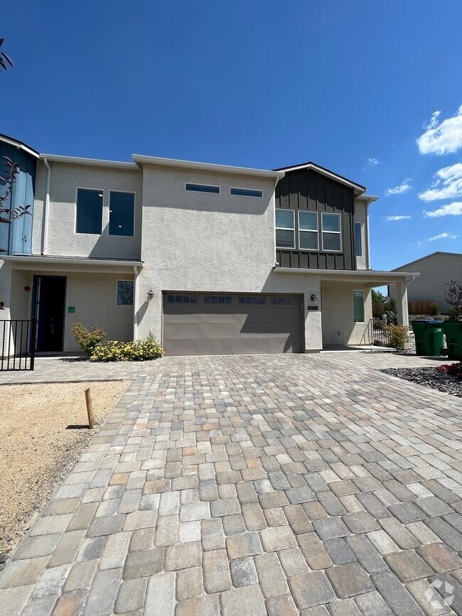 Building Photo - GATED - NO YARD TO MAINTAIN - BUILDERS MOD... Rental