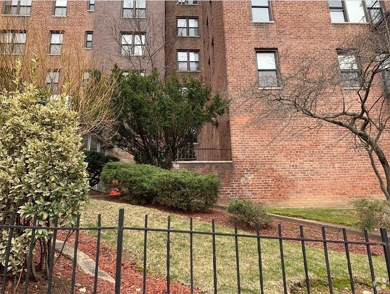 Photo - 270 N Broadway