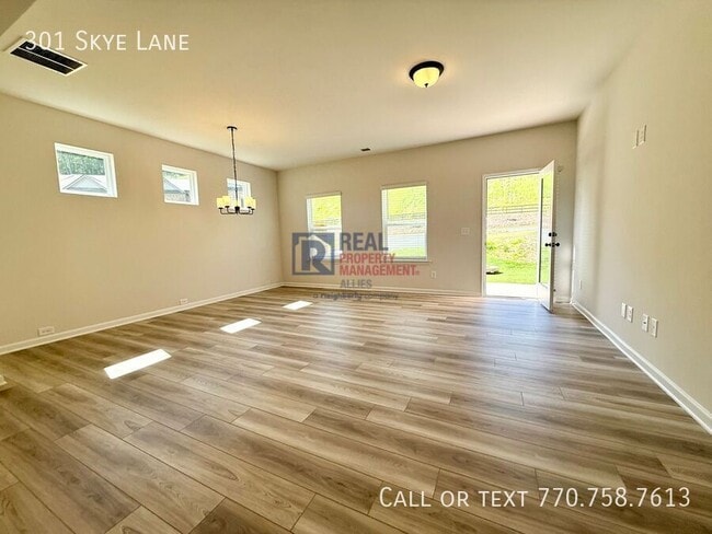 Photo - 301 Skye Ln