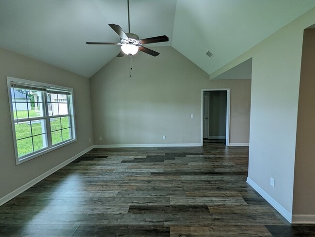 Photo - 3B/2BA With 2 car garage, Large Bonus Room...