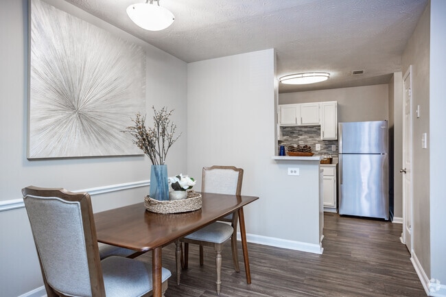 1BR, 1BA - 850SF - Dining Room - Sutter Lake Apartments