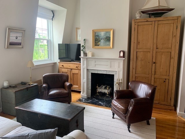 Building Photo - 341 Beacon St