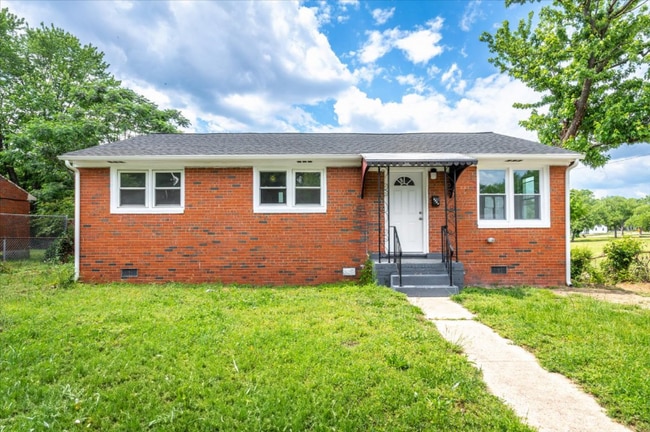 Photo - 1806 Sussex St House