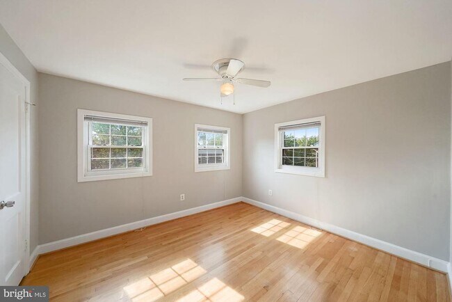 Photo - 14 E Myrtle St