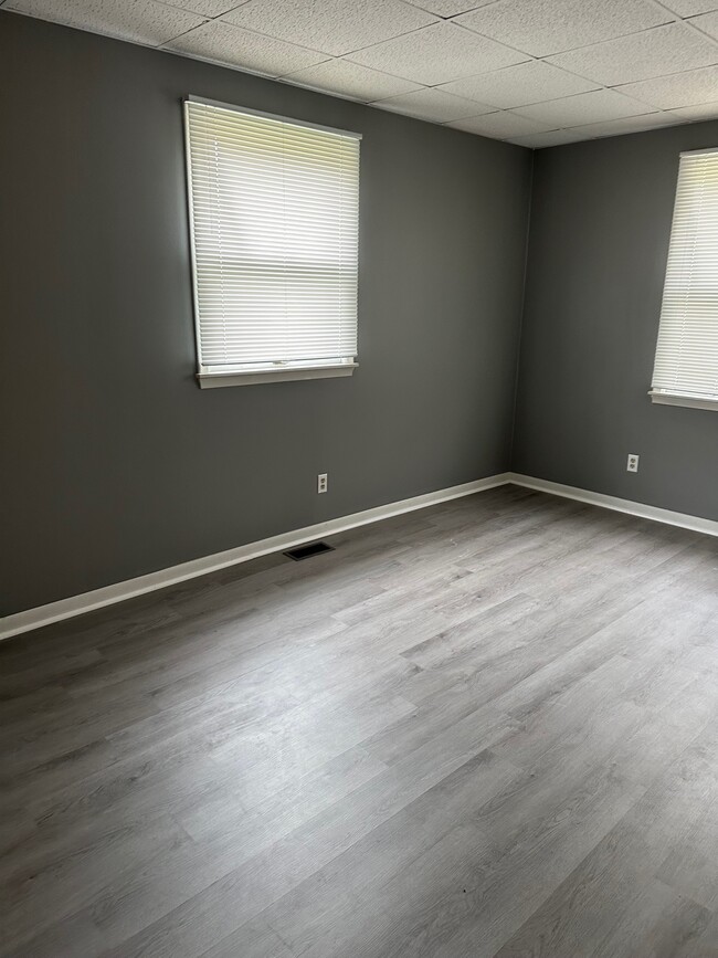 Photo - 233 N Chestnut St