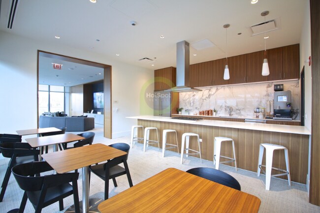 Photo - 832 N Orleans St Unidad 805