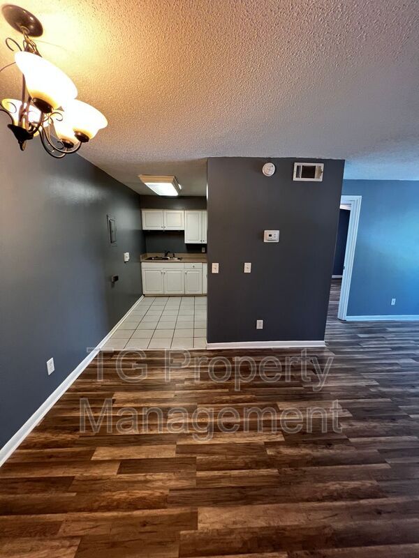 Photo - 402 Lower 8th Ave