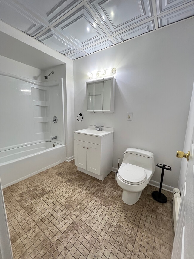 Bathroom - 11 Grant St Unit 1R