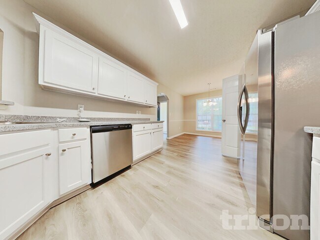 Photo - 114 W Wright St