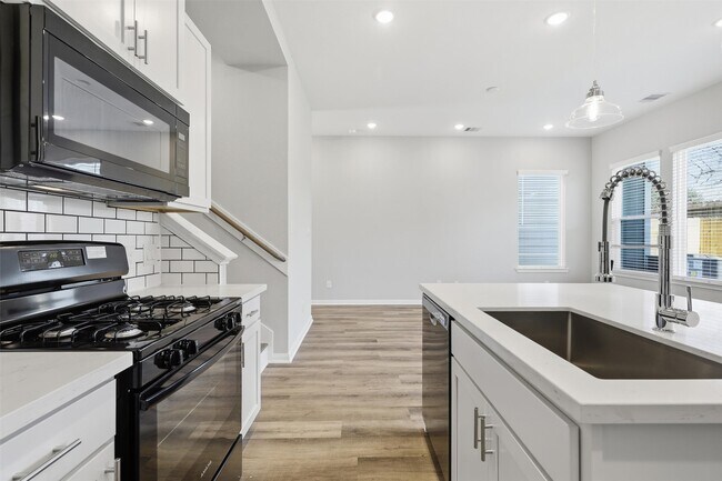 Photo - 9912 Clark Cyn Ln