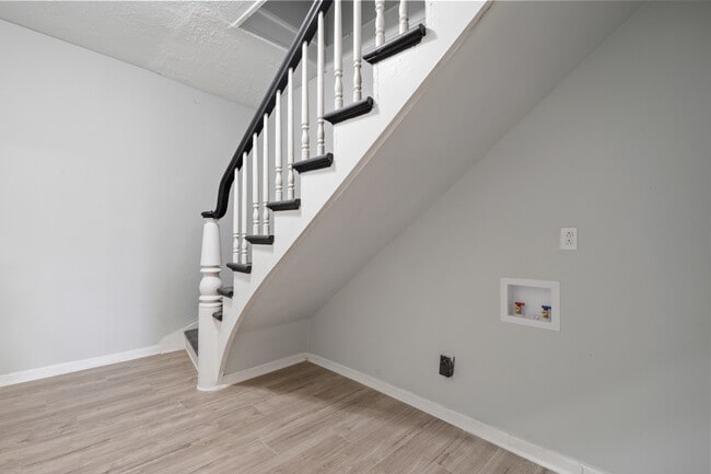 Photo - 608 Monroe St