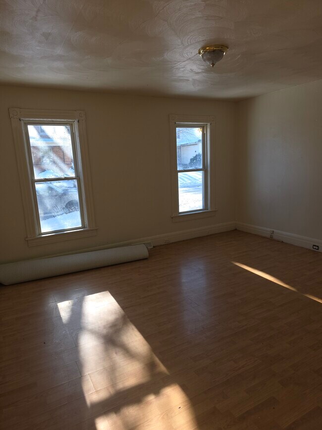 Photo - 934 W 11th St