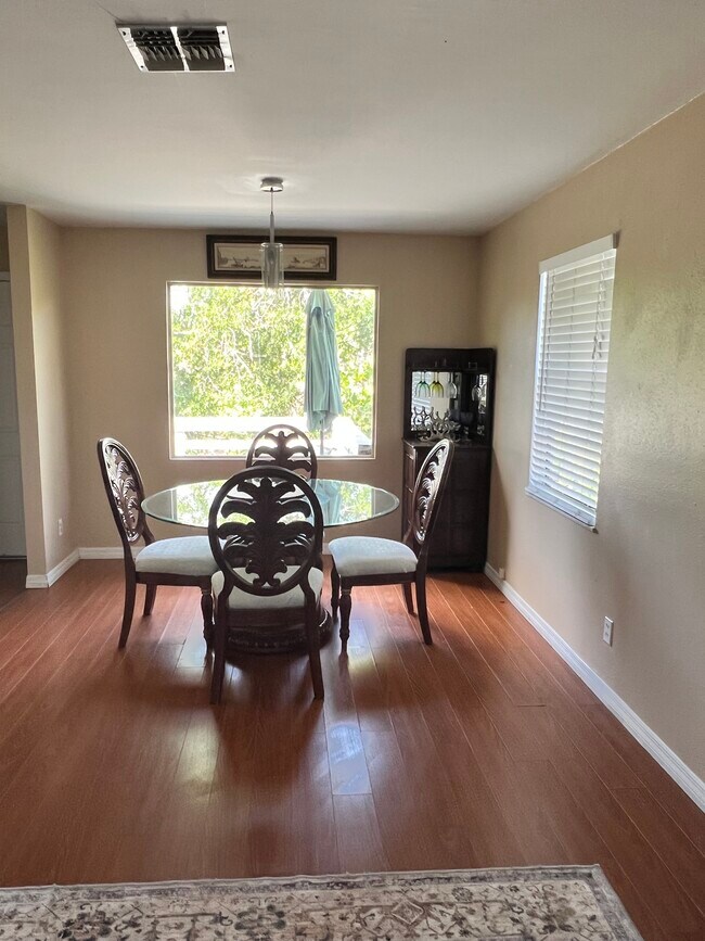 Comedor - 5480 Avenue B Unidad 5480
