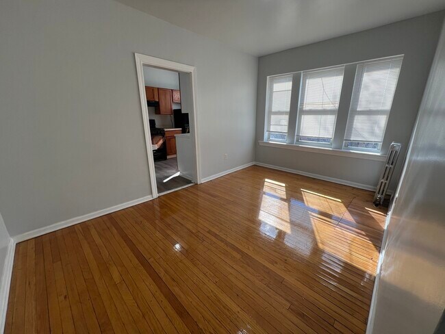 Photo - 2047 E 68th St