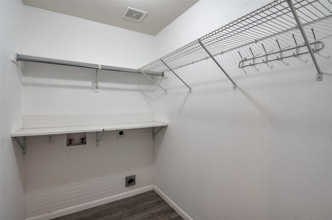 Building Photo - 5904 Mariposa Dr