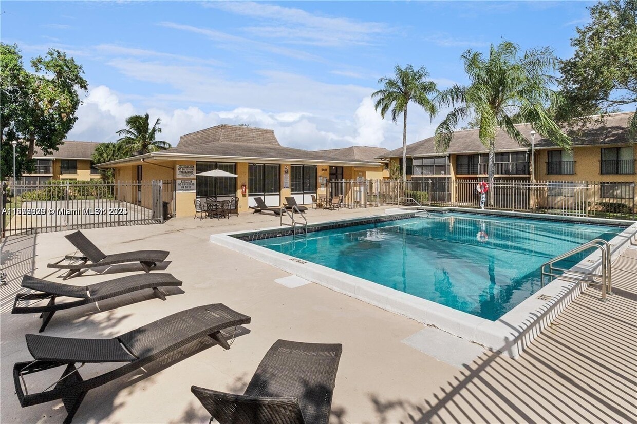 Photo - 5911 Washington St (Hollywood, FL)