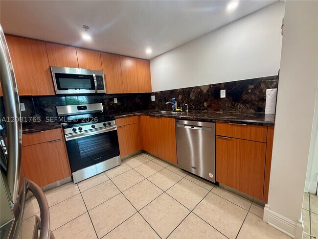 1650 Coral Wy Unit 504