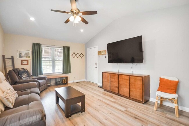 Photo - Pet Friendly Three Bedroom!