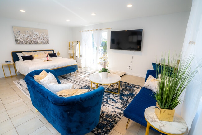 Photo - 19801 Lassen St Unit gold