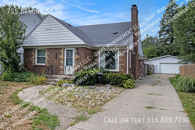 Photo - 735 Deming St SE