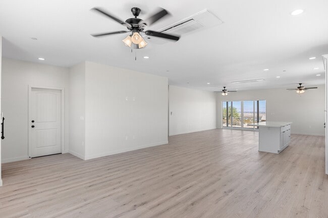 Photo - 10201 Crest Rd