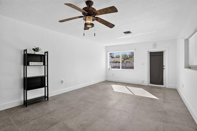 Photo - 642 SW 11th St