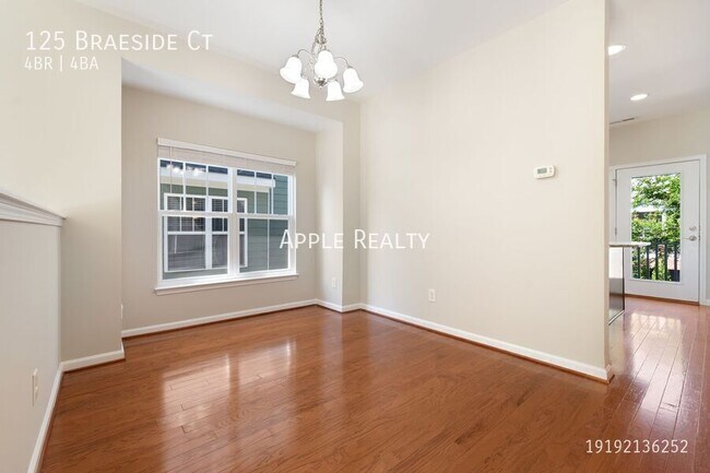 Photo - 125 Braeside Ct
