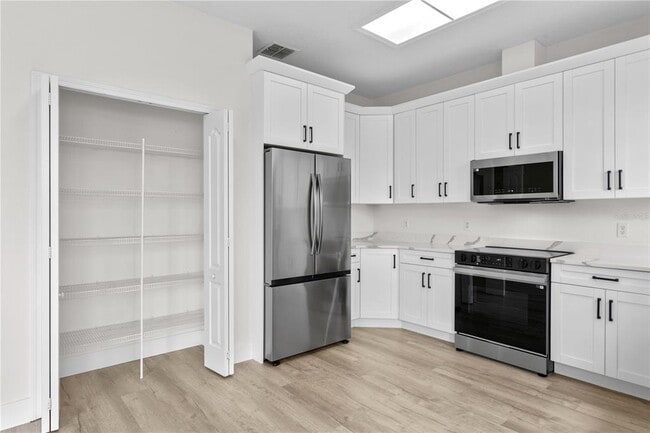 Photo - 12917 Grovehurst Ave