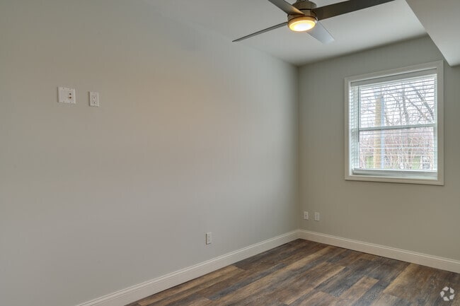 1BR, 1BA - 600 SF - The Debora