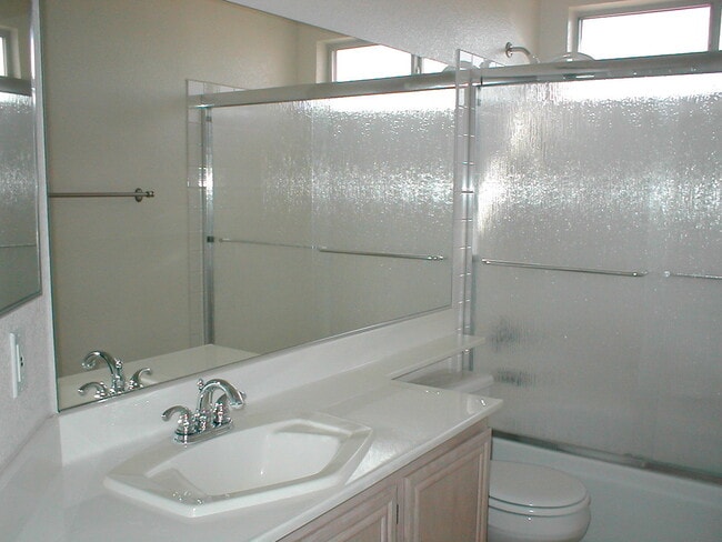 Building Photo - 628 Rolling Valley Way