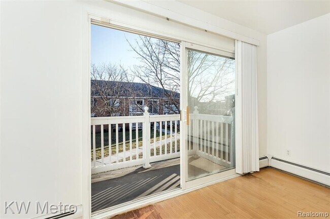 Photo - 2425 Torquay Ave Unidad 204