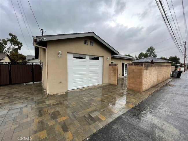 Building Photo - 215 E 2nd St