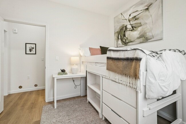 8733 Reading Ave - The Stride