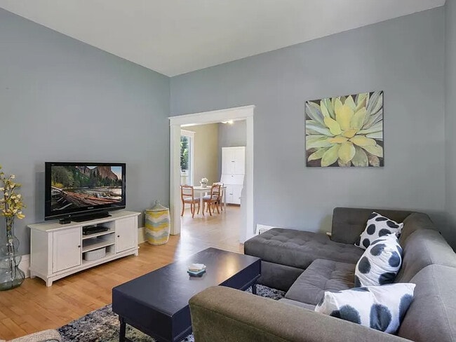 Living room - 3935 Hubbard Ave N