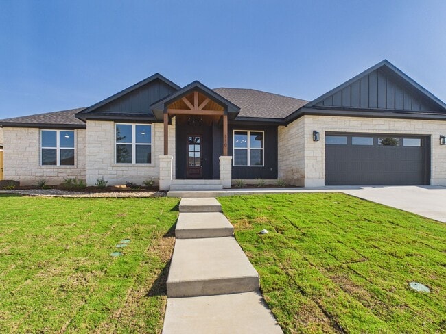 Building Photo - 4 Bedroom, 2.5 Bath Home with Luxury Finishes, Statement Kitchen & Private Primary Suite