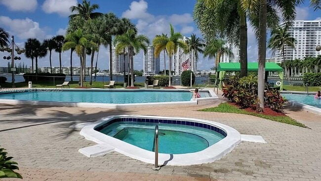 Photo - 18151 NE 31st Ct Unidad 408