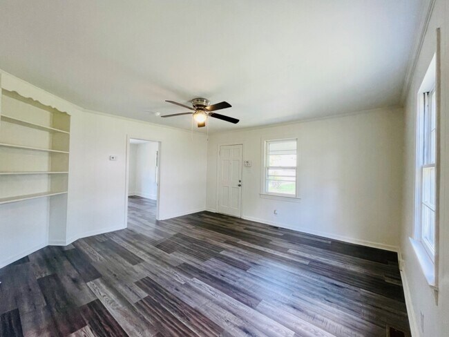 Photo - 383 Wesley St